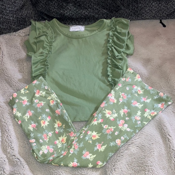 btween Other - 🎉4 for $20 btween Olive Green Floral Matching Set, size 6